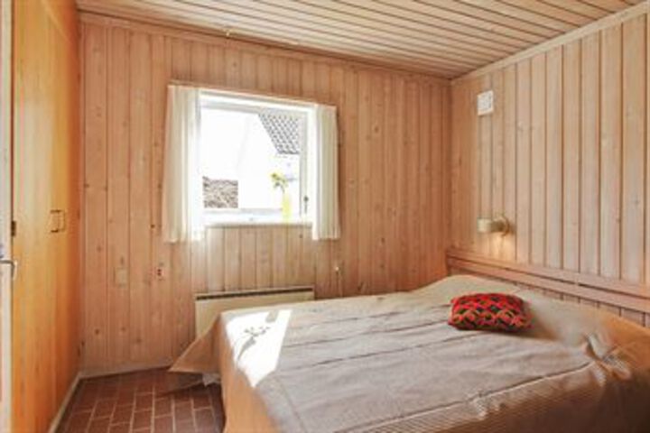 Room 7 of 16