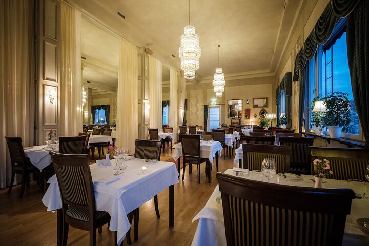 Dining 41 of 56