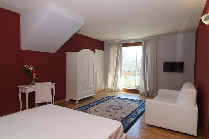 Room 5 of 34
