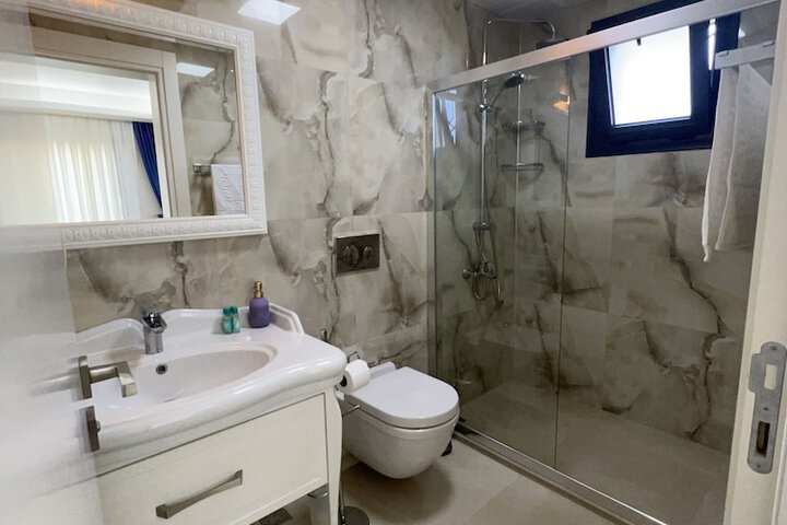 Room 18 of 30