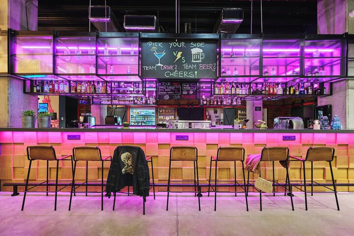 Lobby lounge