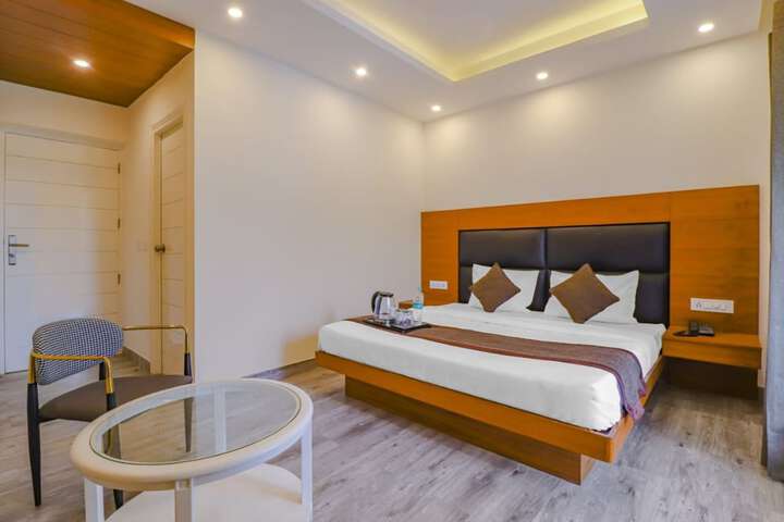 Room 11 of 20
