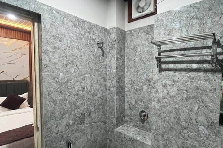Room 10 of 12