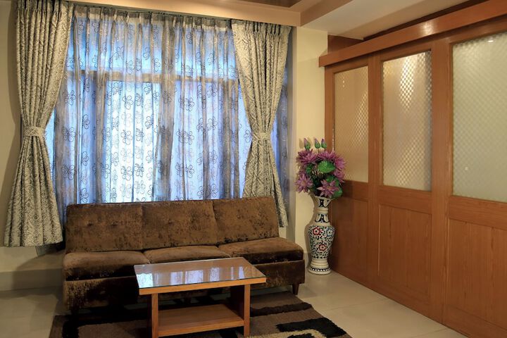 Room 32 of 64