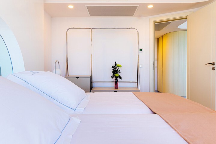 Room 4 of 52