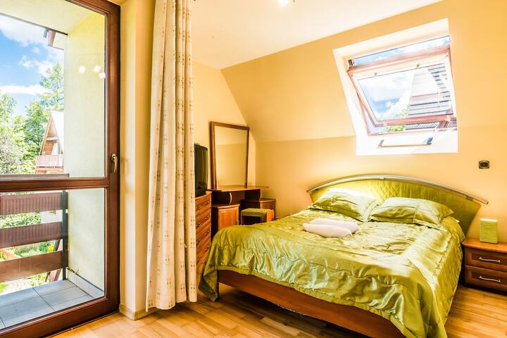 Room 3 of 53