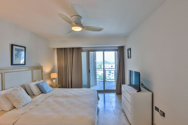 Room 2 of 230
