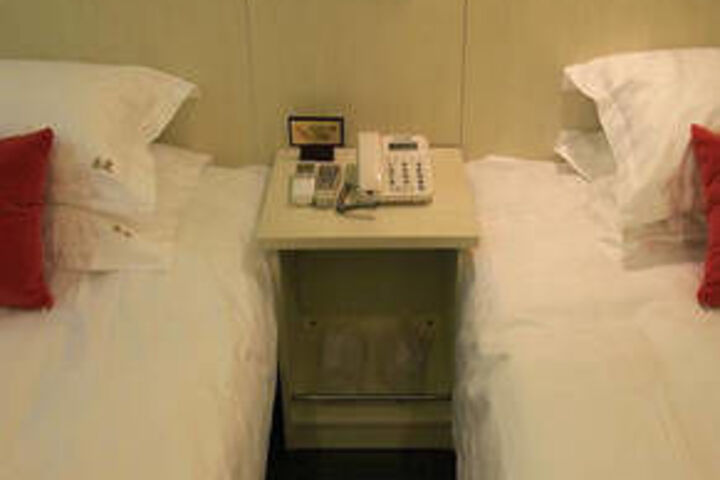 Room 10 of 17
