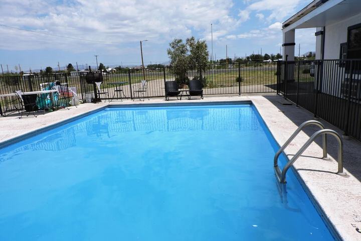 Pool 10 of 16