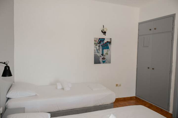 Room 7 of 106