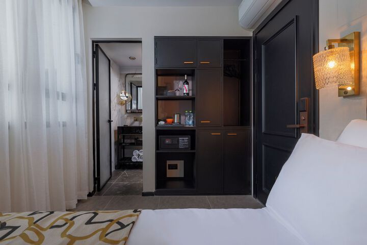 Room 12 of 24
