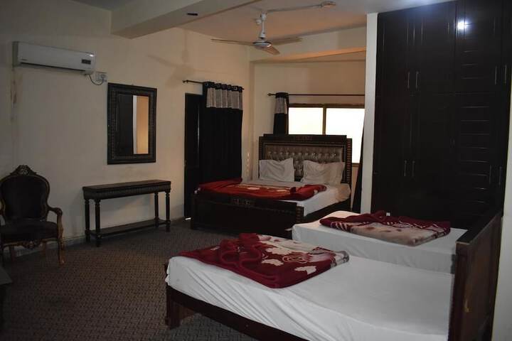 Room 7 of 16