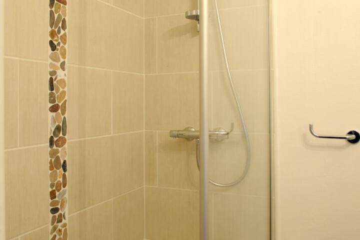Room 16 of 35