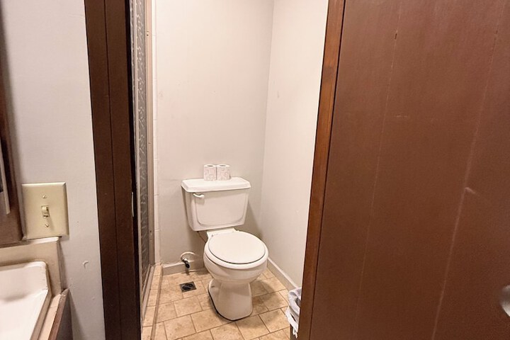Room 23 of 28
