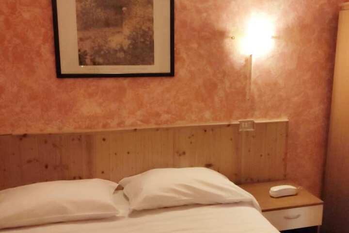 Room 15 of 36