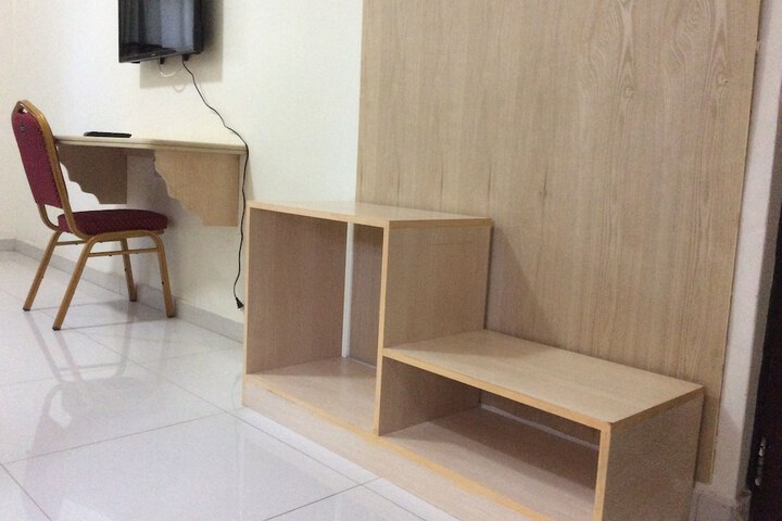 Room 8 of 25