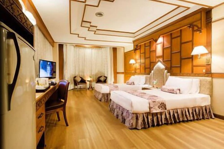 Room 7 of 19