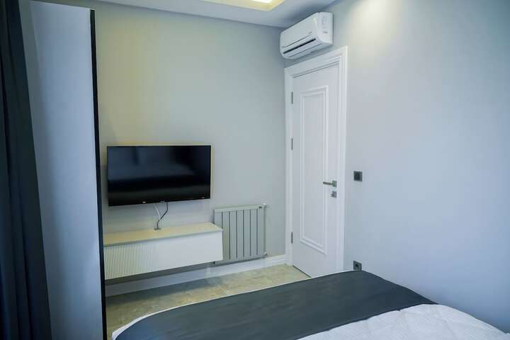 Room 8 of 94