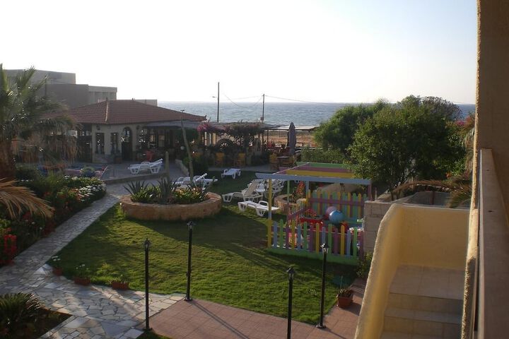 Hotel Exterior 17 of 23