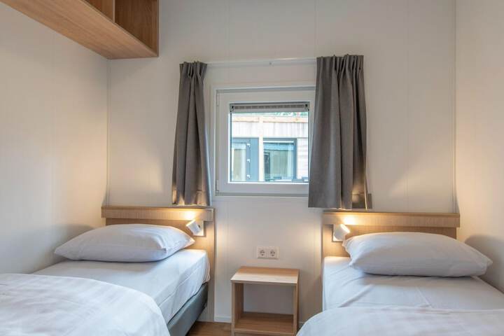 Room 4 of 28