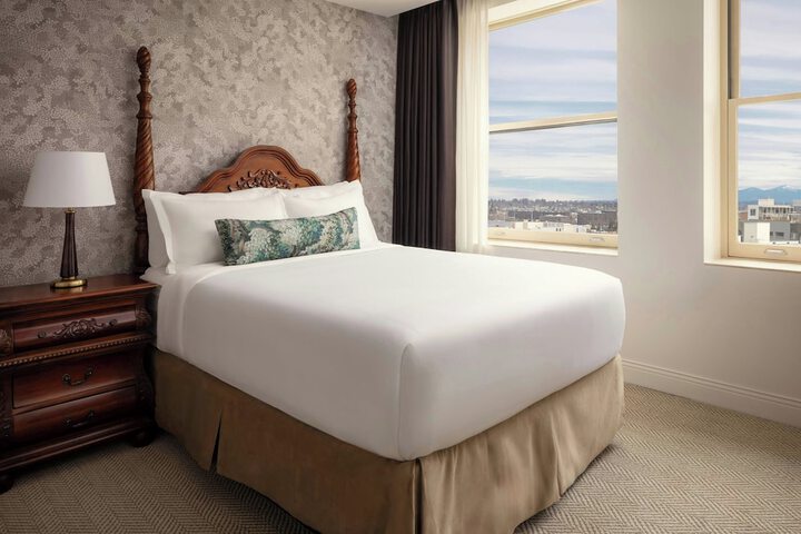 Room 33 of 104