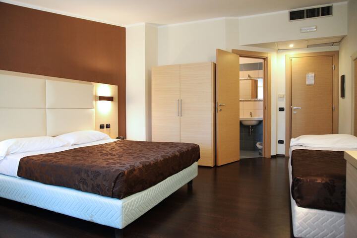 Room 20 of 65