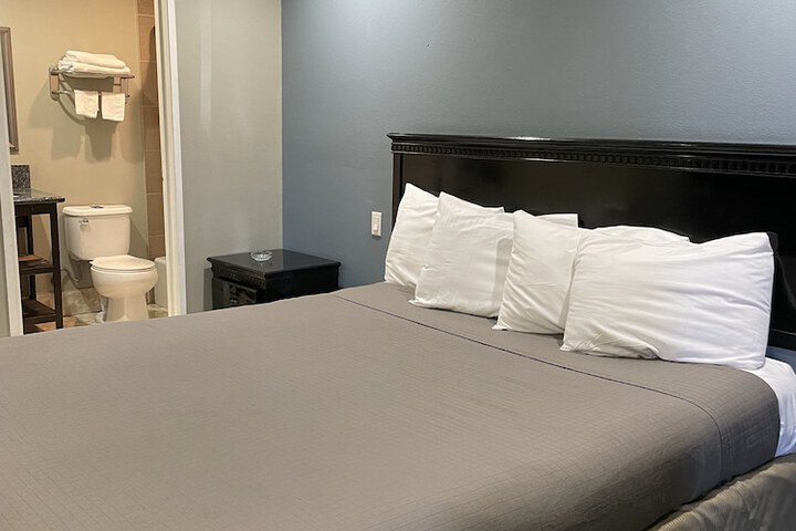 Room 2 of 7