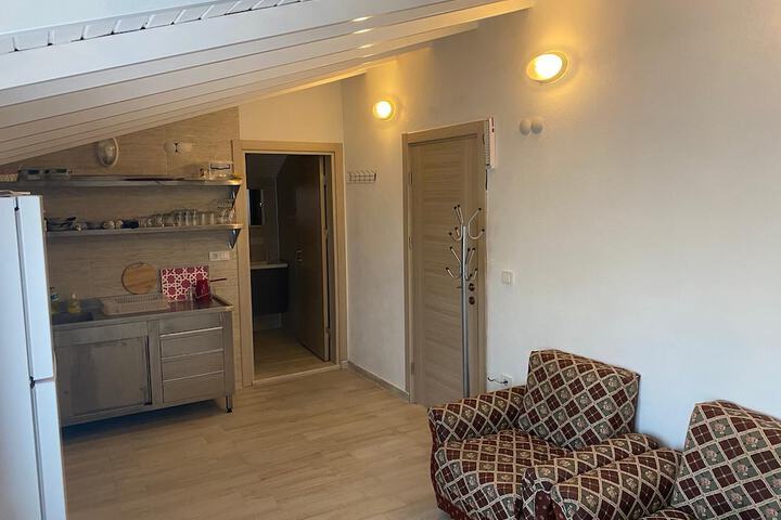 Room 27 of 82