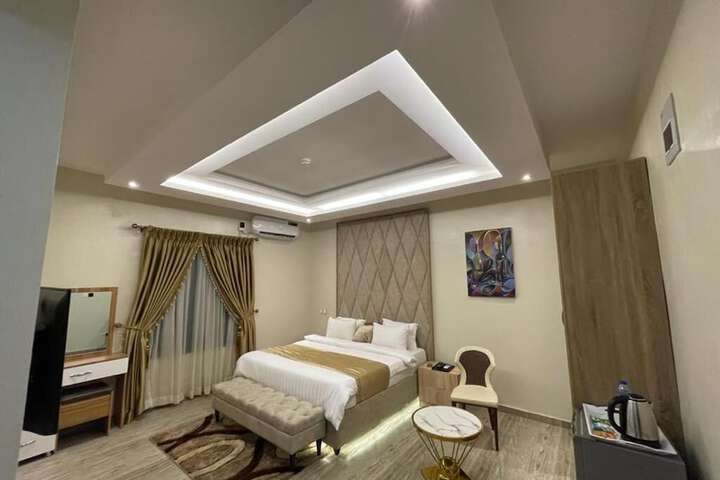 Room 18 of 74