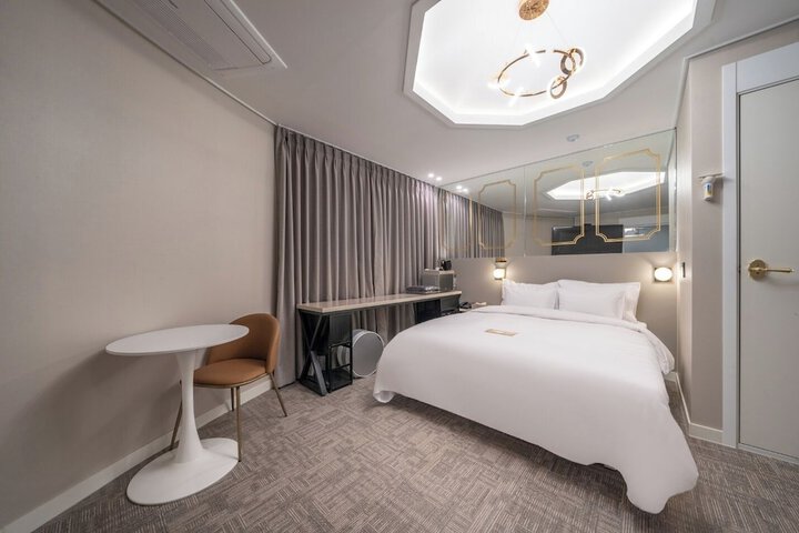 Room 22 of 43