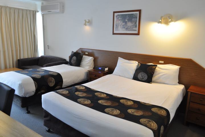Room 32 of 42