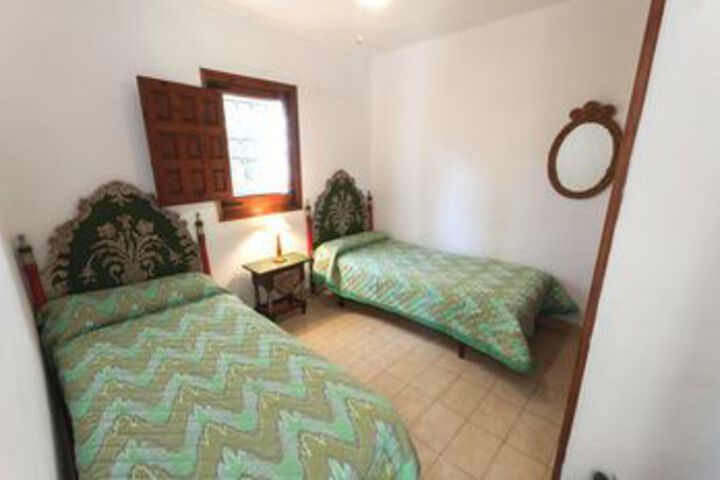 Room 13 of 27