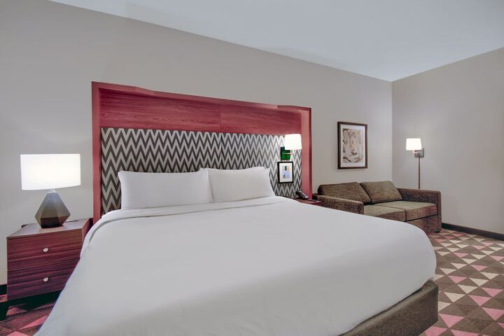 1 King Bed Communications (9 of 16)