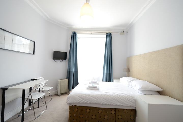 Room 127 of 371