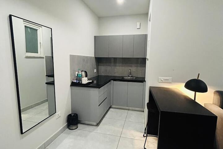 Room 7 of 42