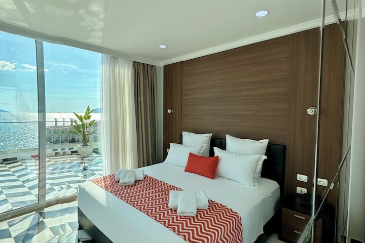 Room 6 of 191