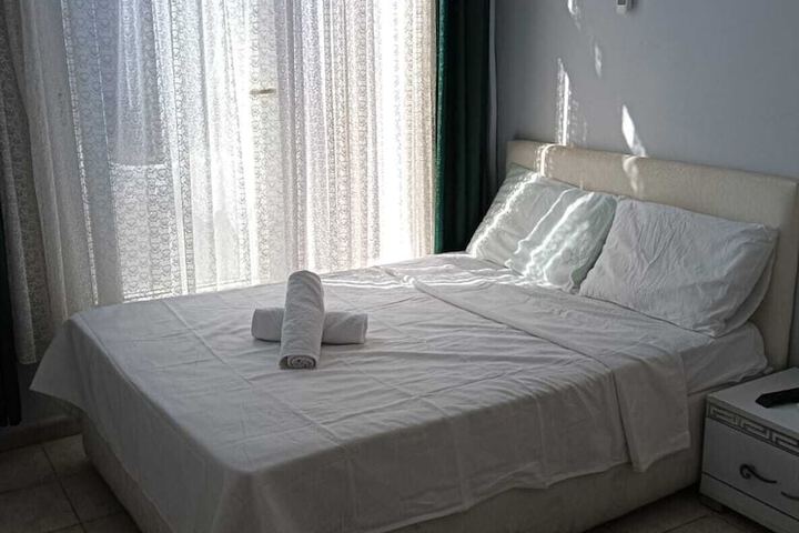 Room 7 of 27