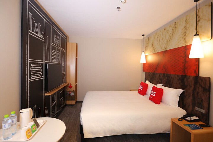 Room 8 of 23