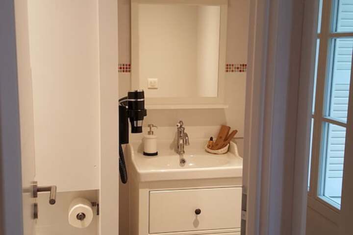 Room 34 of 62