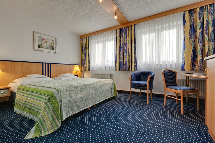 Room 4 of 45