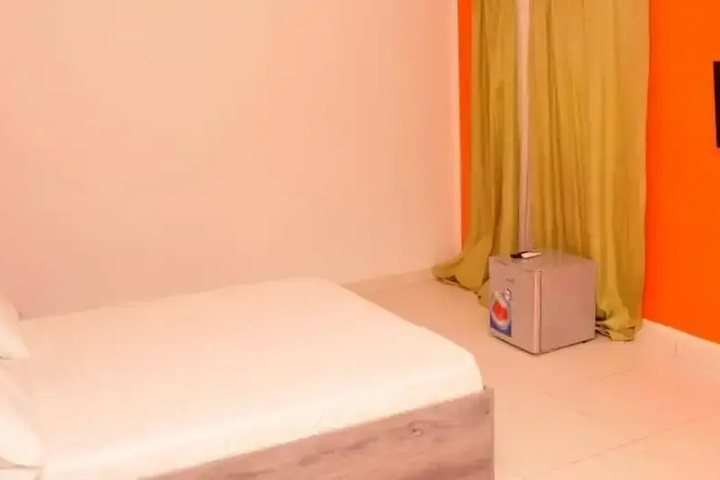 Room 4 of 11