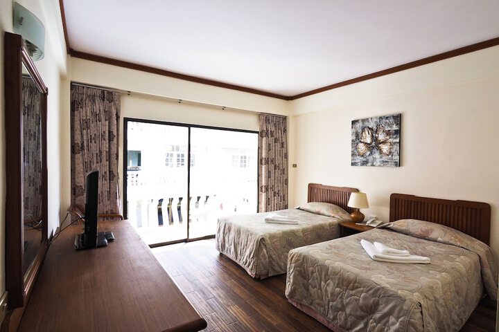 Room 6 of 11