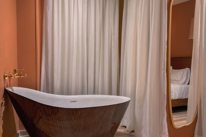 Room 106 of 130