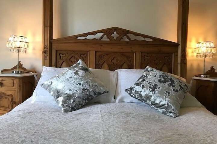 Room 3 of 28