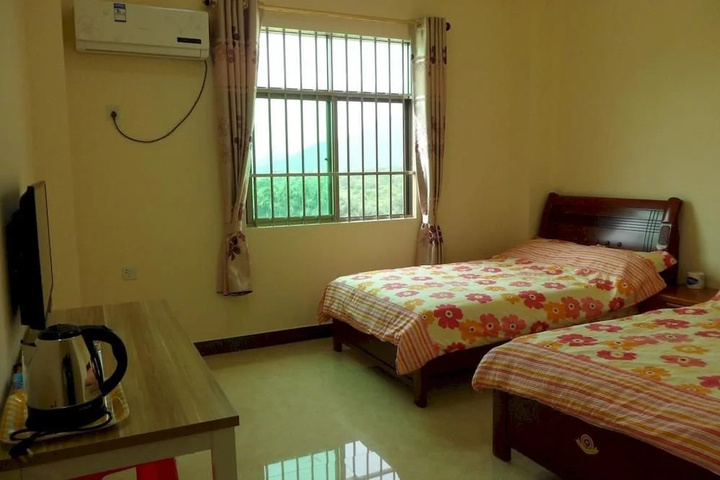 Room 5 of 10