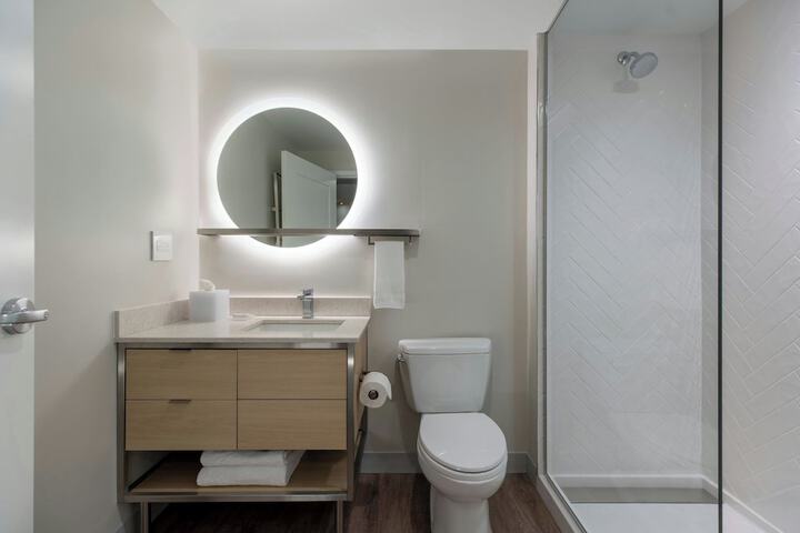 Room 6 of 7