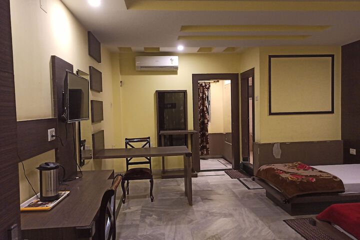 Room 14 of 34