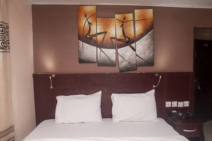 Room 9 of 22