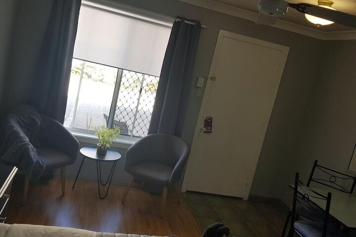 Room 6 of 76