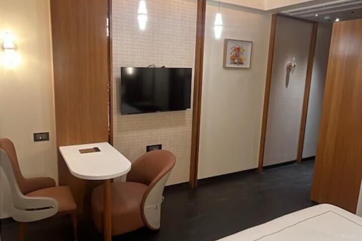 Room 13 of 25